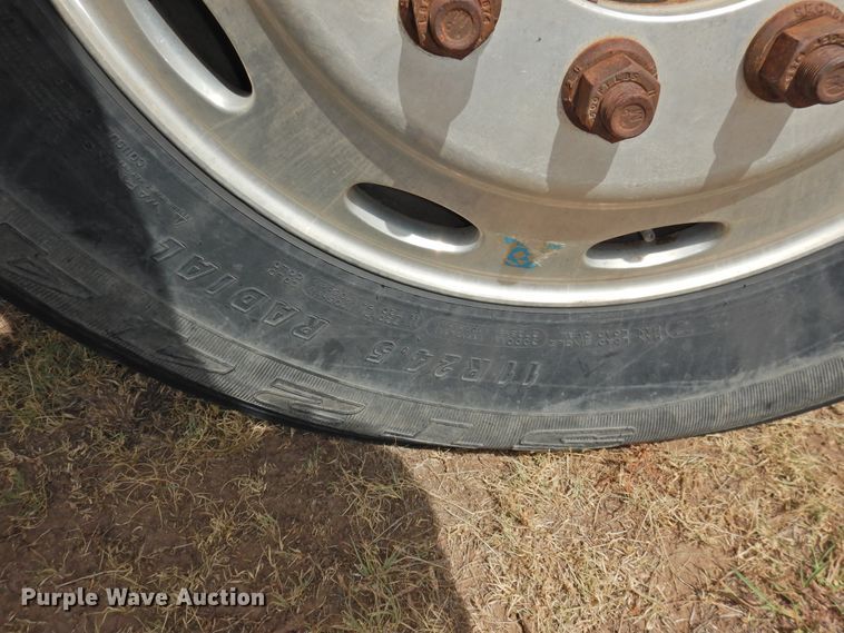 image for item DI0172 2007 Peterbilt 387  semi truck