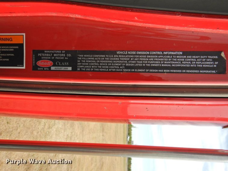 image for item DI0172 2007 Peterbilt 387  semi truck