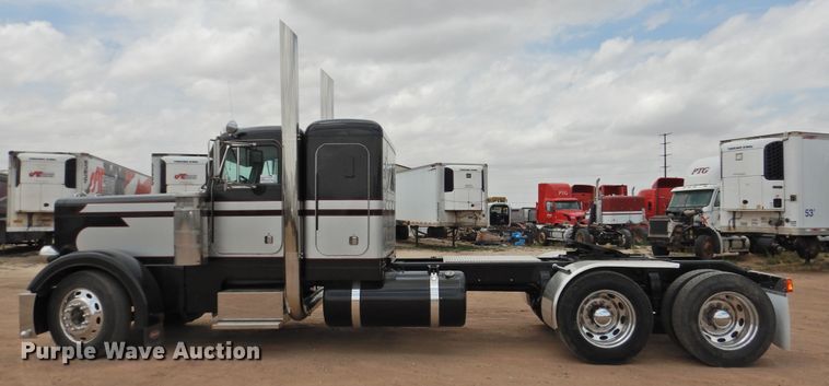 image for item DI0173 1990 Peterbilt 379  semi truck