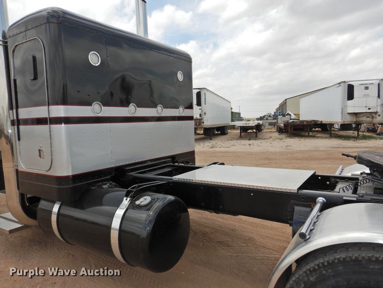 image for item DI0173 1990 Peterbilt 379  semi truck