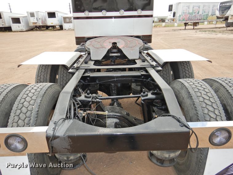 image for item DI0173 1990 Peterbilt 379  semi truck