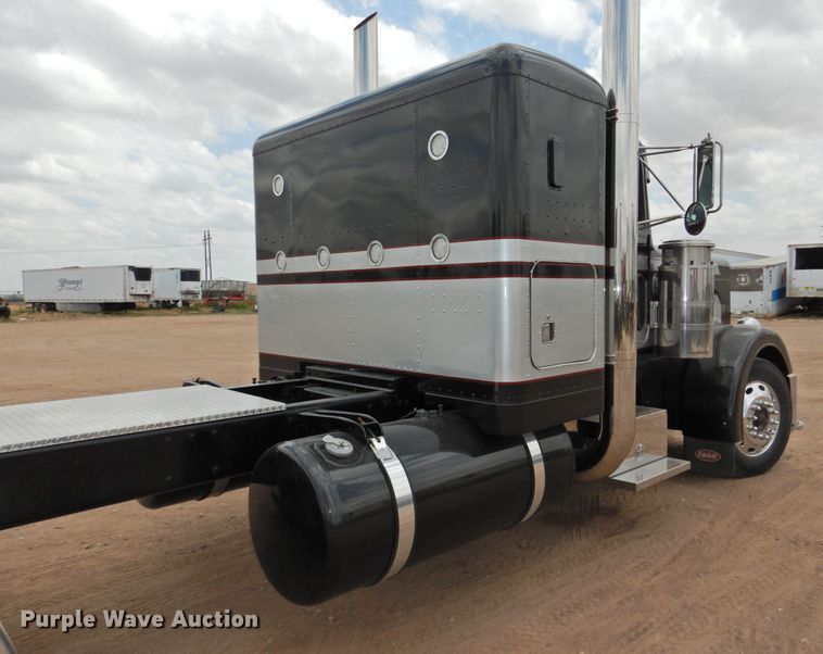 image for item DI0173 1990 Peterbilt 379  semi truck