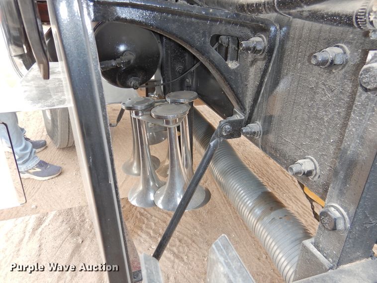 image for item DI0173 1990 Peterbilt 379  semi truck