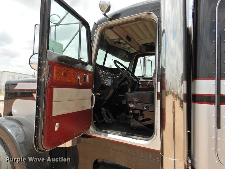 image for item DI0173 1990 Peterbilt 379  semi truck