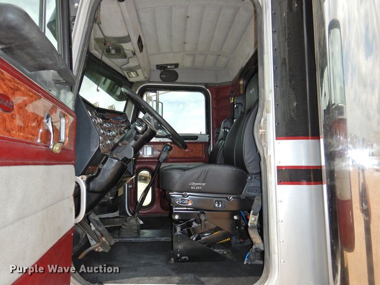 image for item DI0173 1990 Peterbilt 379  semi truck