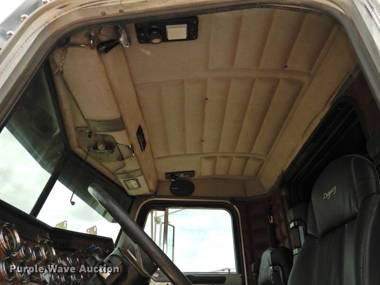 image for item DI0173 1990 Peterbilt 379  semi truck