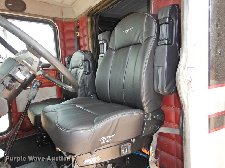 image for item DI0173 1990 Peterbilt 379  semi truck