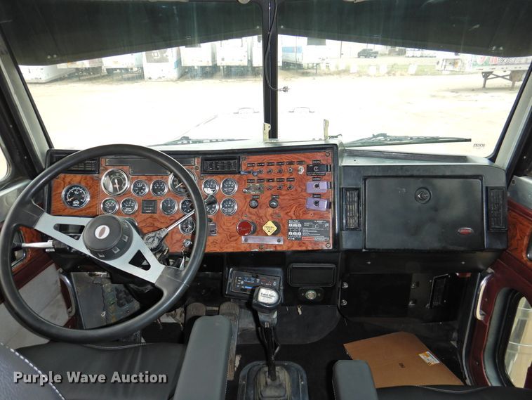 image for item DI0173 1990 Peterbilt 379  semi truck