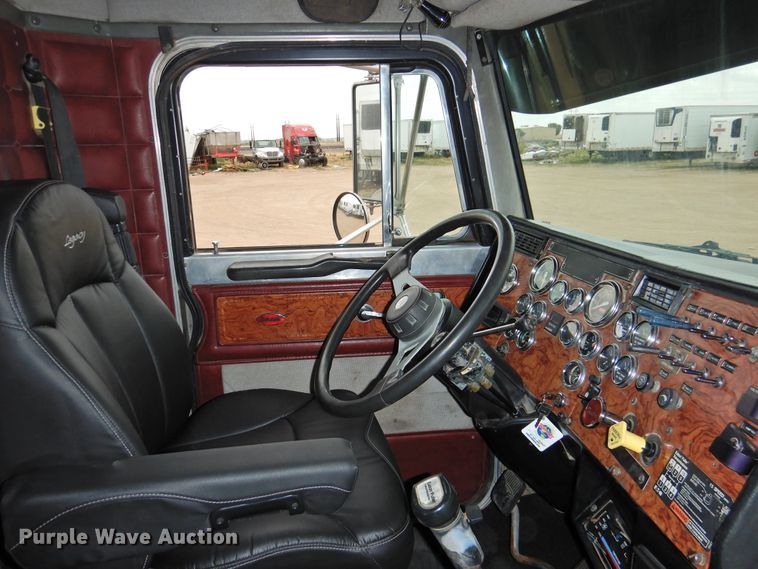 image for item DI0173 1990 Peterbilt 379  semi truck