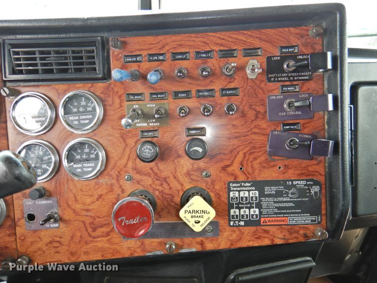 image for item DI0173 1990 Peterbilt 379  semi truck