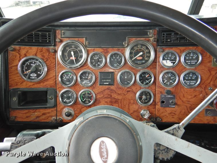 image for item DI0173 1990 Peterbilt 379  semi truck