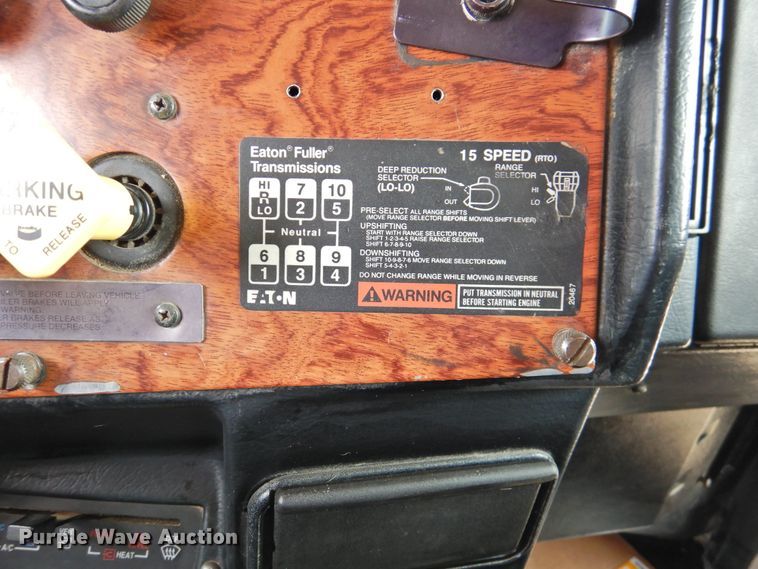 image for item DI0173 1990 Peterbilt 379  semi truck