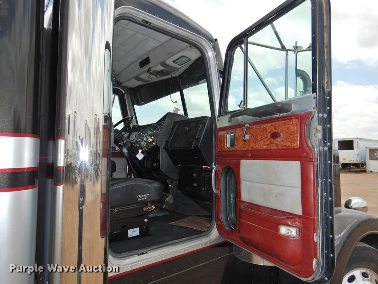 image for item DI0173 1990 Peterbilt 379  semi truck