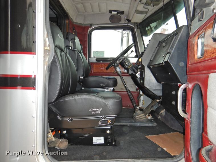 image for item DI0173 1990 Peterbilt 379  semi truck