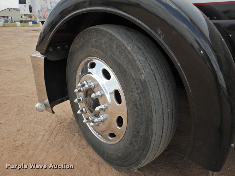 image for item DI0173 1990 Peterbilt 379  semi truck