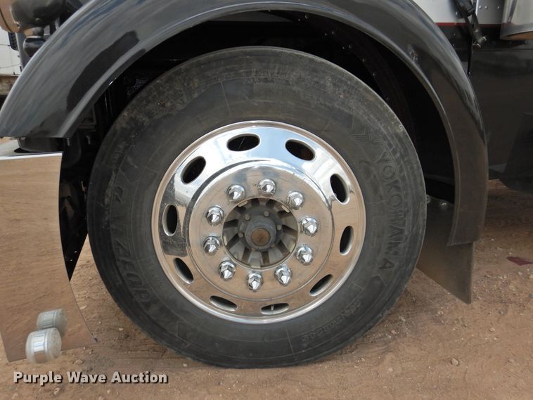 image for item DI0173 1990 Peterbilt 379  semi truck