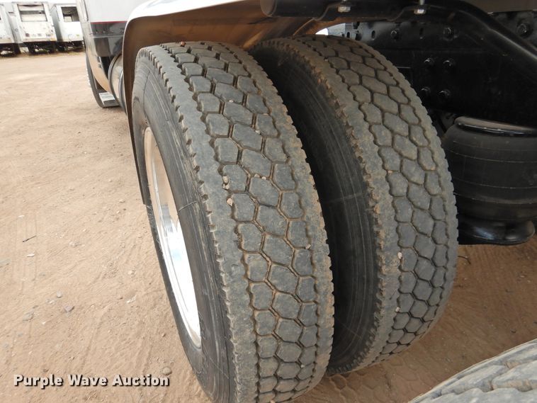 image for item DI0173 1990 Peterbilt 379  semi truck