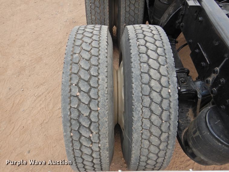 image for item DI0173 1990 Peterbilt 379  semi truck