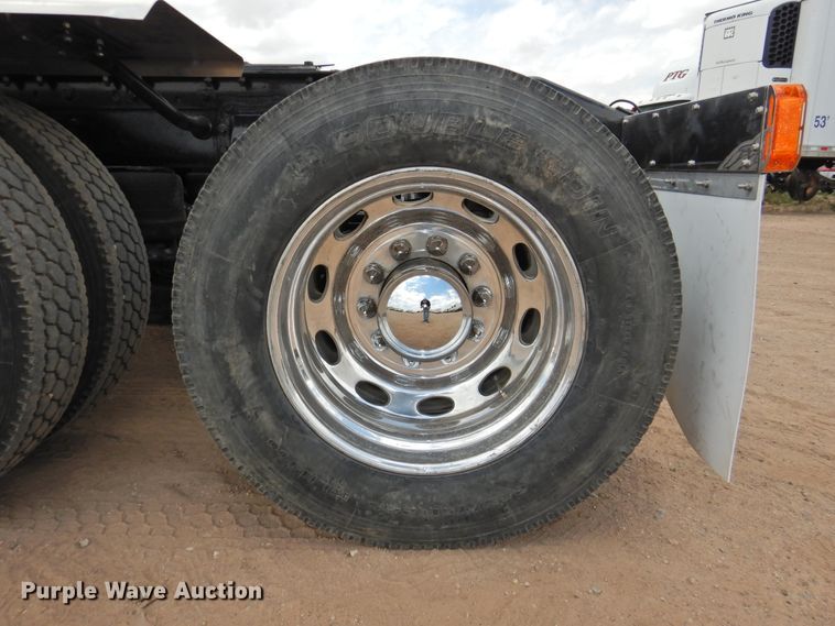 image for item DI0173 1990 Peterbilt 379  semi truck