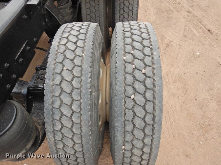 image for item DI0173 1990 Peterbilt 379  semi truck