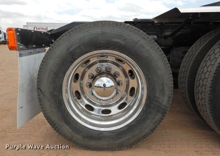 image for item DI0173 1990 Peterbilt 379  semi truck