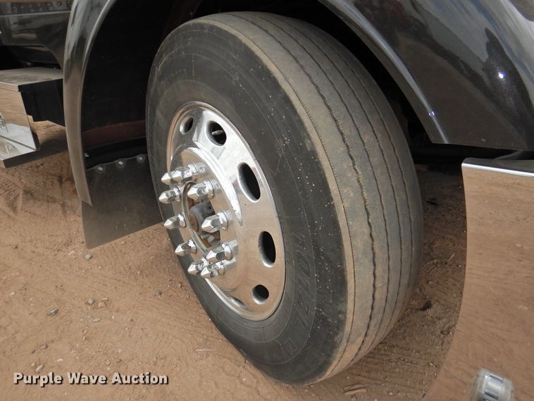 image for item DI0173 1990 Peterbilt 379  semi truck