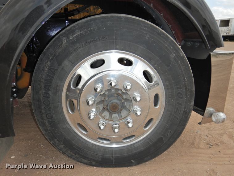 image for item DI0173 1990 Peterbilt 379  semi truck