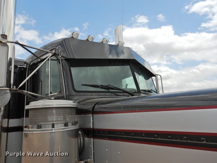 image for item DI0173 1990 Peterbilt 379  semi truck