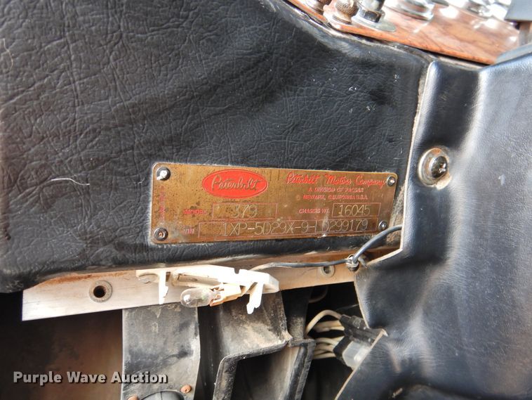 image for item DI0173 1990 Peterbilt 379  semi truck