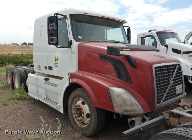 image for item DI0190 2006 Volvo VN  semi truck