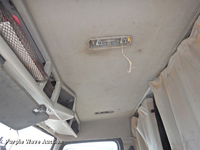 image for item DI0190 2006 Volvo VN  semi truck