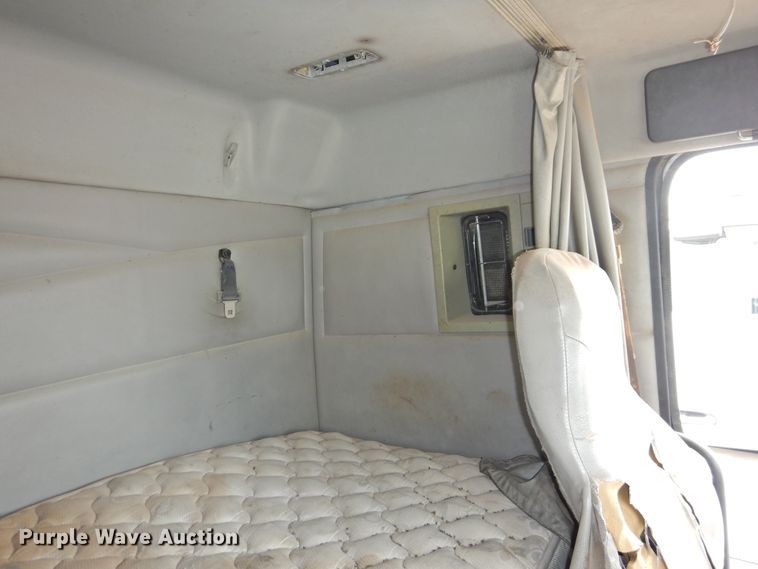 image for item DI0190 2006 Volvo VN  semi truck