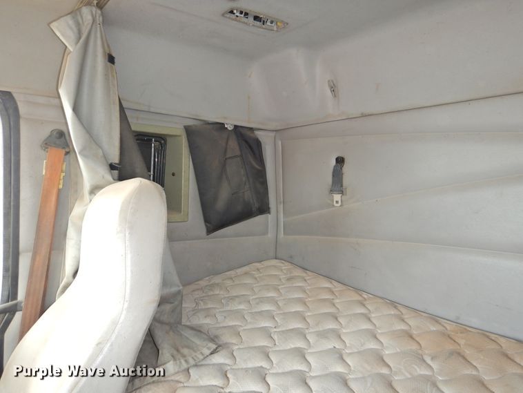 image for item DI0190 2006 Volvo VN  semi truck