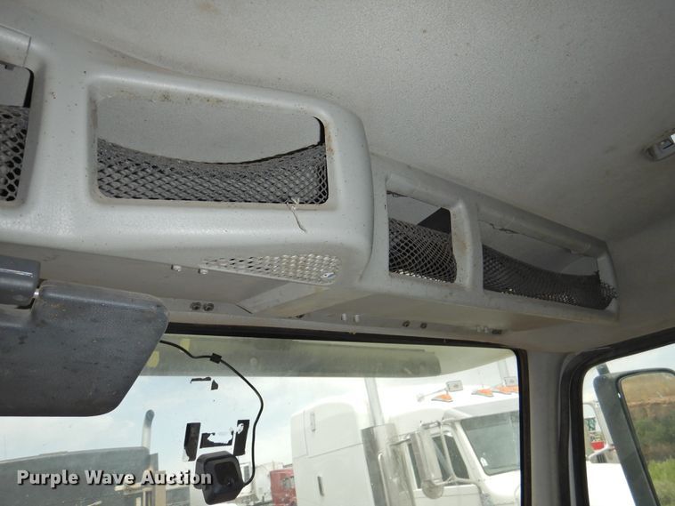 image for item DI0190 2006 Volvo VN  semi truck