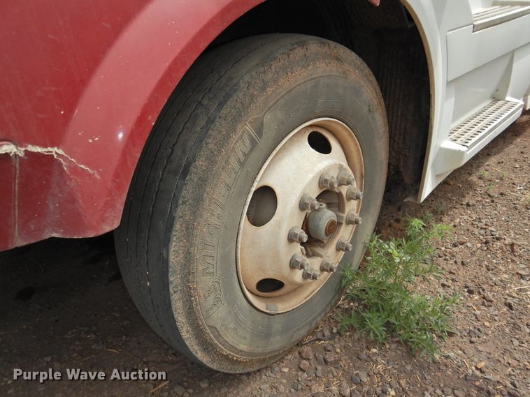 image for item DI0190 2006 Volvo VN  semi truck