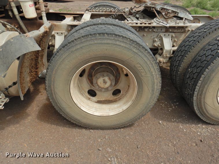 image for item DI0190 2006 Volvo VN  semi truck