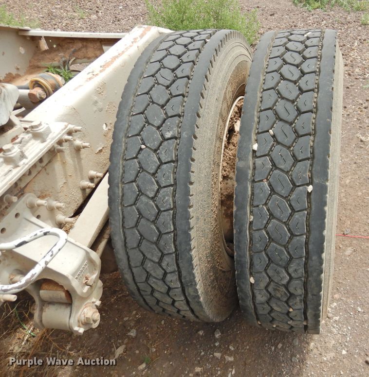 image for item DI0190 2006 Volvo VN  semi truck