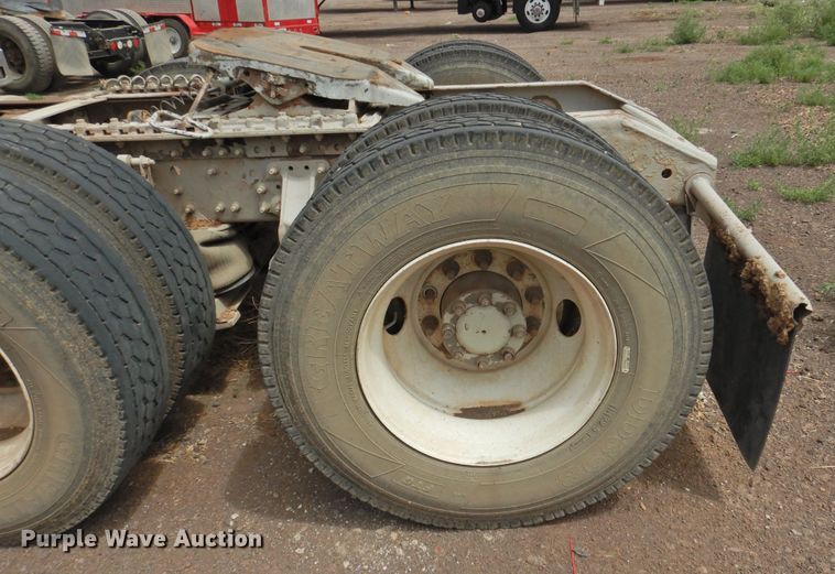 image for item DI0190 2006 Volvo VN  semi truck