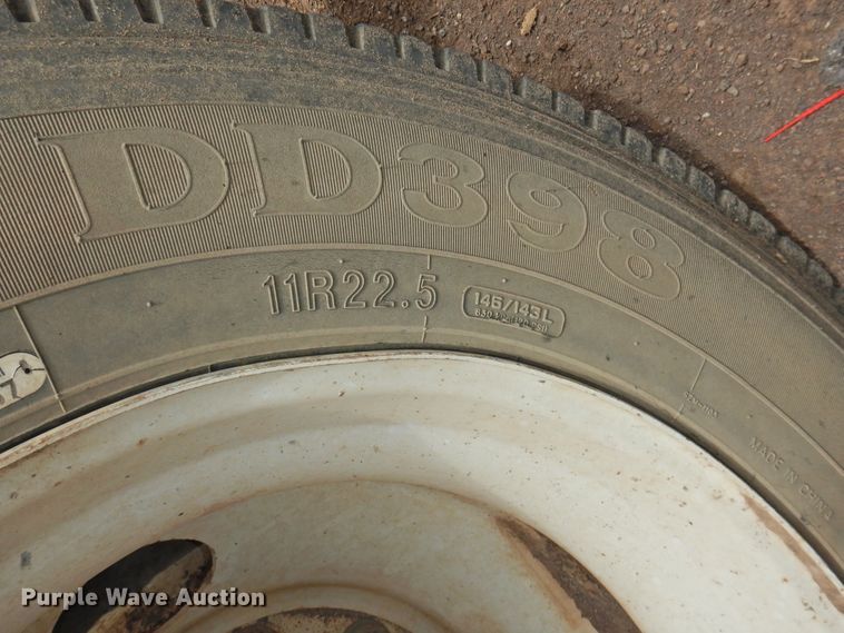 image for item DI0190 2006 Volvo VN  semi truck