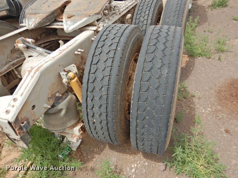 image for item DI0190 2006 Volvo VN  semi truck