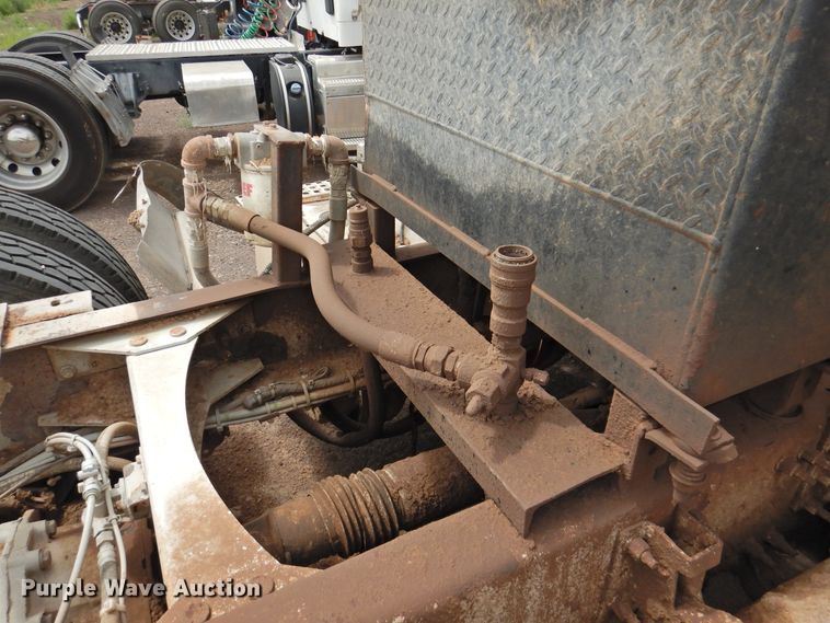 image for item DI0190 2006 Volvo VN  semi truck