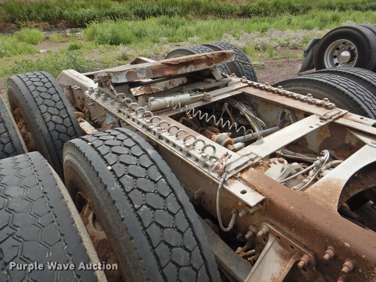 image for item DI0190 2006 Volvo VN  semi truck