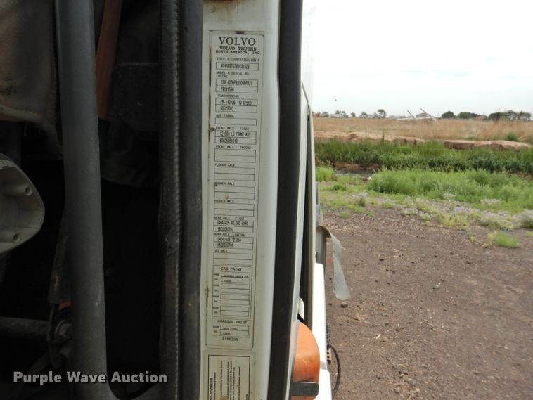 image for item DI0190 2006 Volvo VN  semi truck