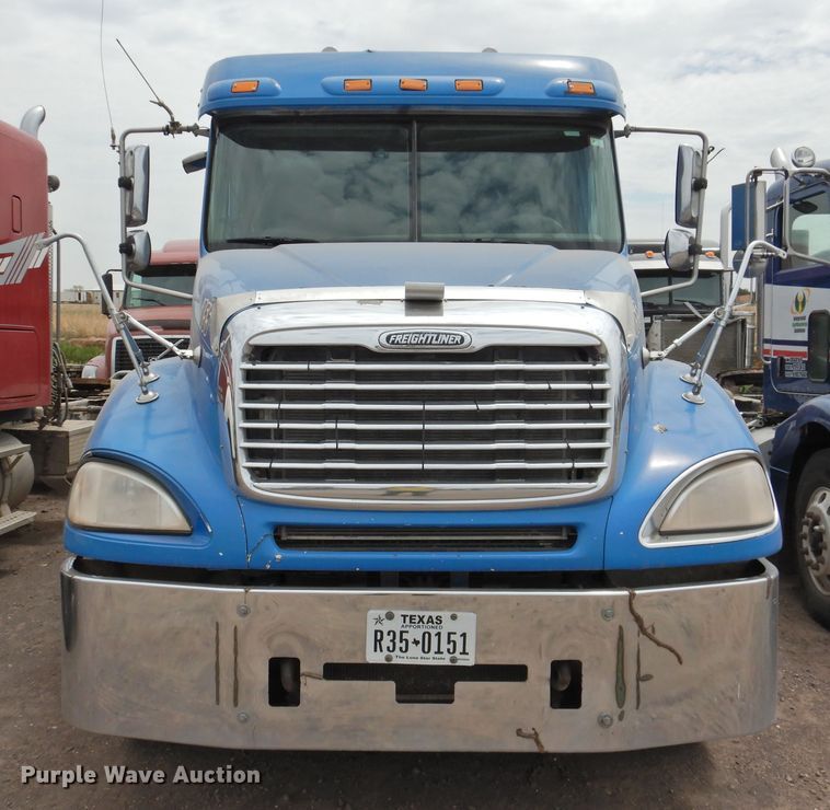 image for item DI0192 2006 Freightliner  semi truck