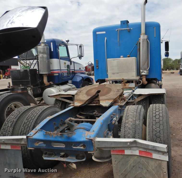 image for item DI0192 2006 Freightliner  semi truck