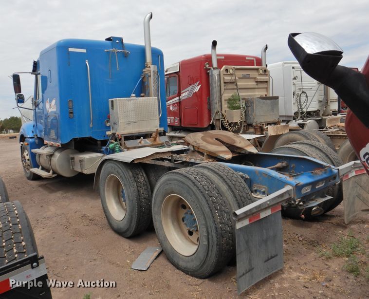 image for item DI0192 2006 Freightliner  semi truck