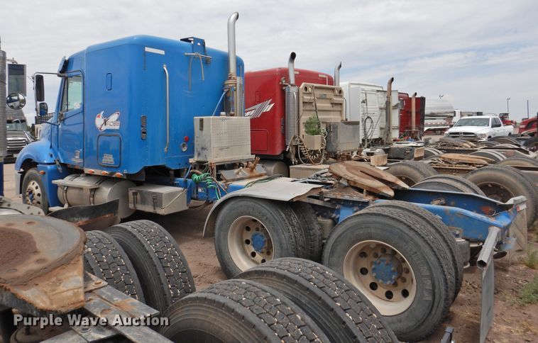 image for item DI0192 2006 Freightliner  semi truck