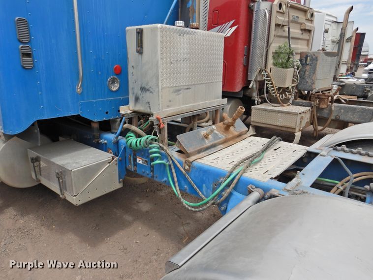 image for item DI0192 2006 Freightliner  semi truck