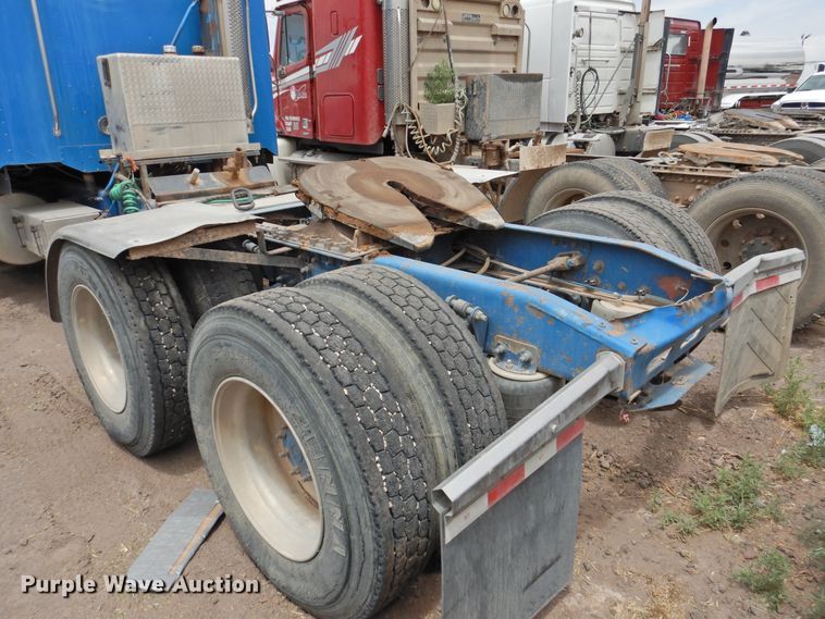 image for item DI0192 2006 Freightliner  semi truck