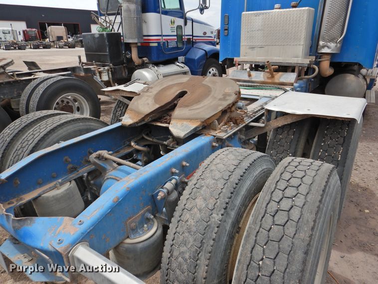 image for item DI0192 2006 Freightliner  semi truck